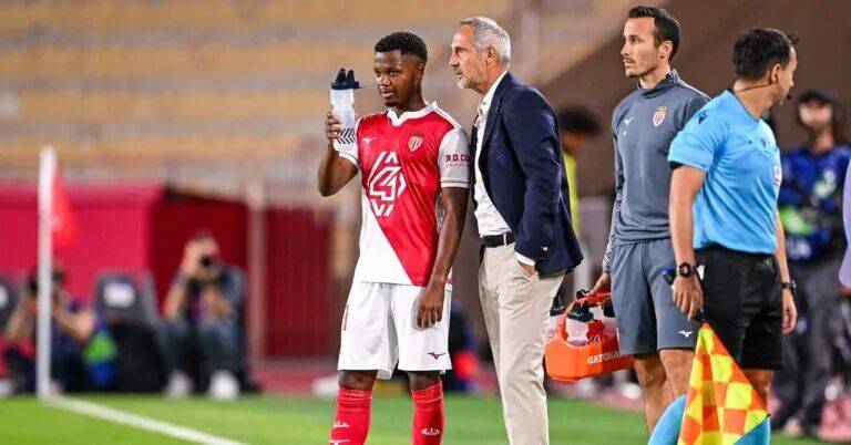 巴萨天降横财！昔日废柴在法甲重生：5场轰6球 英超3队想买他